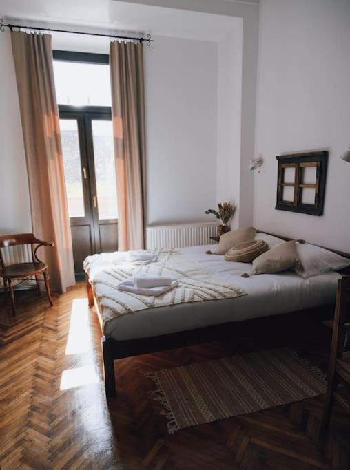 Vista Studio Brasov In The Heart Of The Old City Center Exterior photo